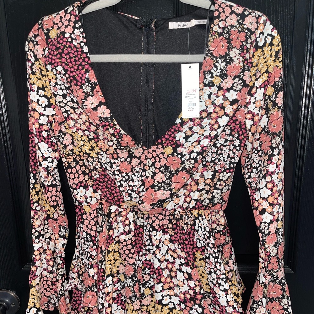 Brand new romper with long sleeves. Never worn, it was too small for me.